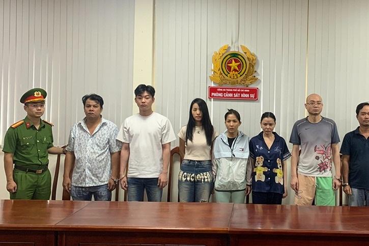 Ra lệnh tạm giam 'tú ông' Đinh Thế Hiển: Bắt quả tang 3 cặp mua bán dâm, hé lộ mức giá gây choáng插图2 Ra lệnh tạm giam 'tú ông' Đinh Thế Hiển: Bắt quả tang 3 cặp mua bán dâm, hé lộ mức giá gây choáng插图2