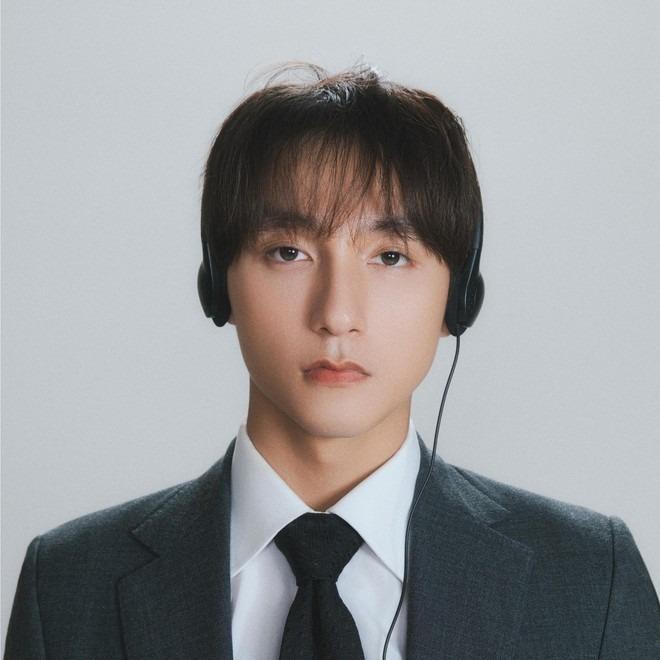 Sơn Tùng tung ảnh nhá hàng mới: Tình tứ với hot girl Thái Lan nhưng dân tình lại chú ý đến một điểm khác lạ!-8