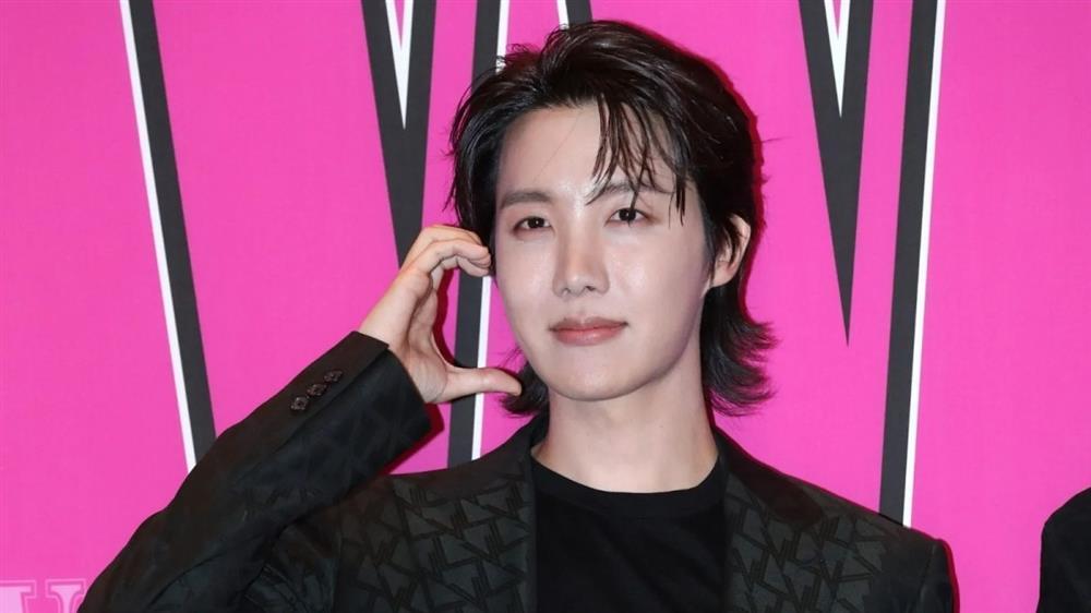 Tủ giày hiệu nghìn đô của J-Hope BTS-1