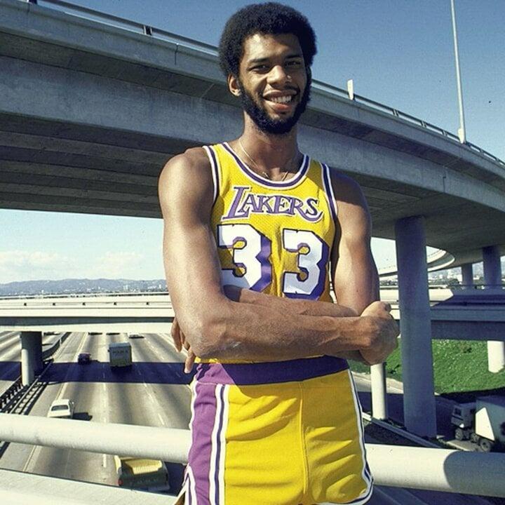 Vợ Lý Tiểu Long đá văng sao bóng rổ cao 2m, giúp chồng thu phục đệ tử thế nào?-2