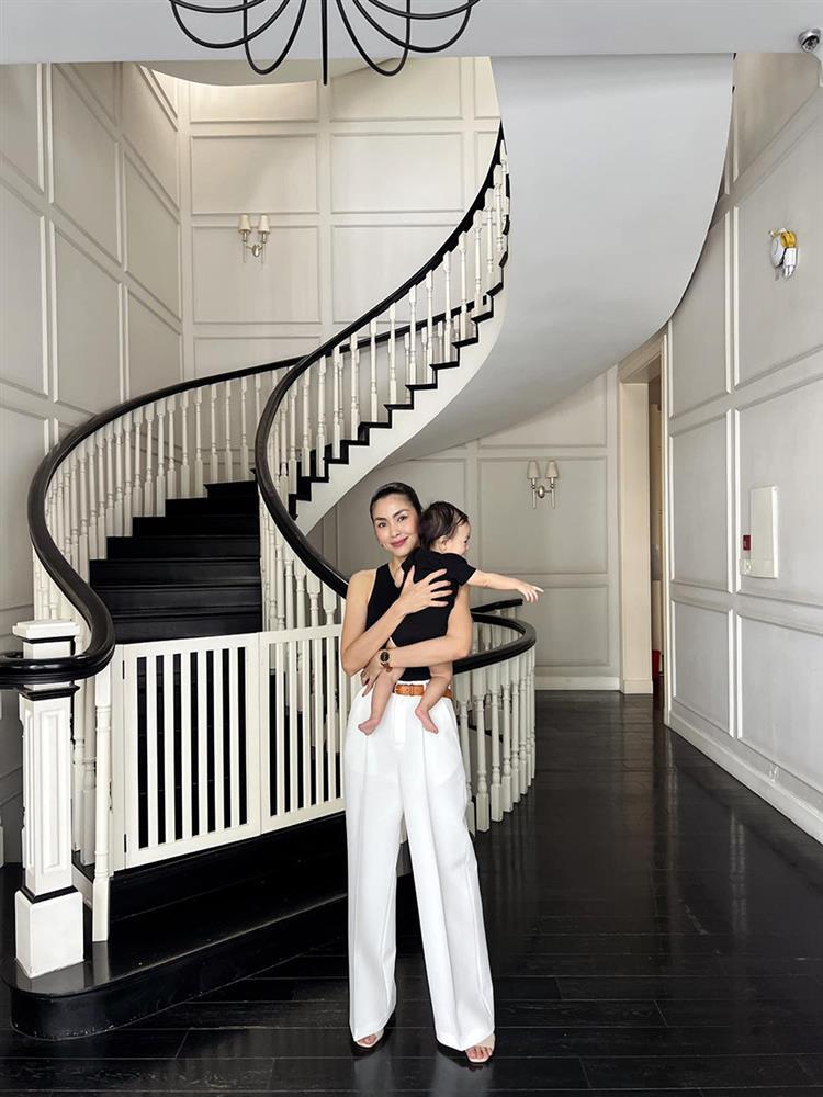 Những tiểu thư, quý tử ngậm thìa vàng từ khi sinh ra ở showbiz Việt-2