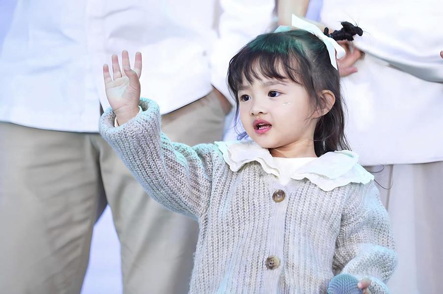 Những tiểu thư, quý tử ngậm thìa vàng từ khi sinh ra ở showbiz Việt-5