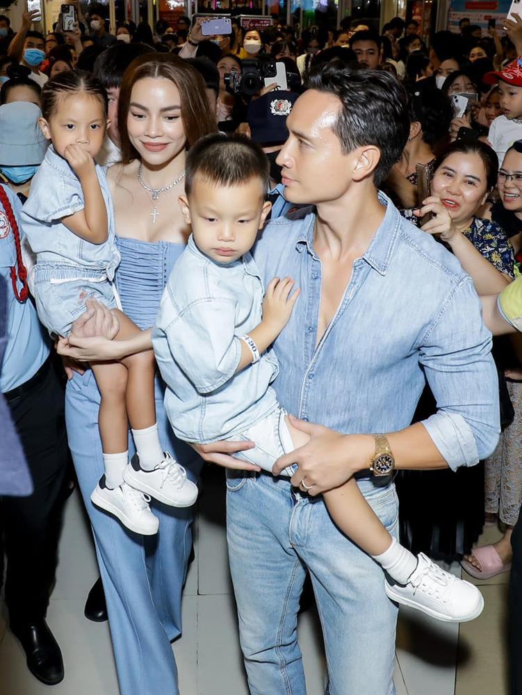 Những tiểu thư, quý tử ngậm thìa vàng từ khi sinh ra ở showbiz Việt-13