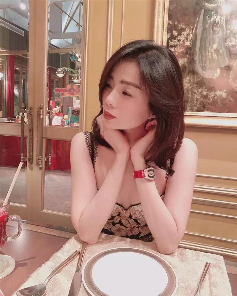 Bộ sưu tập đồng hồ gắn kim cương đắt đỏ bậc nhất thế giới của ca sĩ Lệ Quyên-2