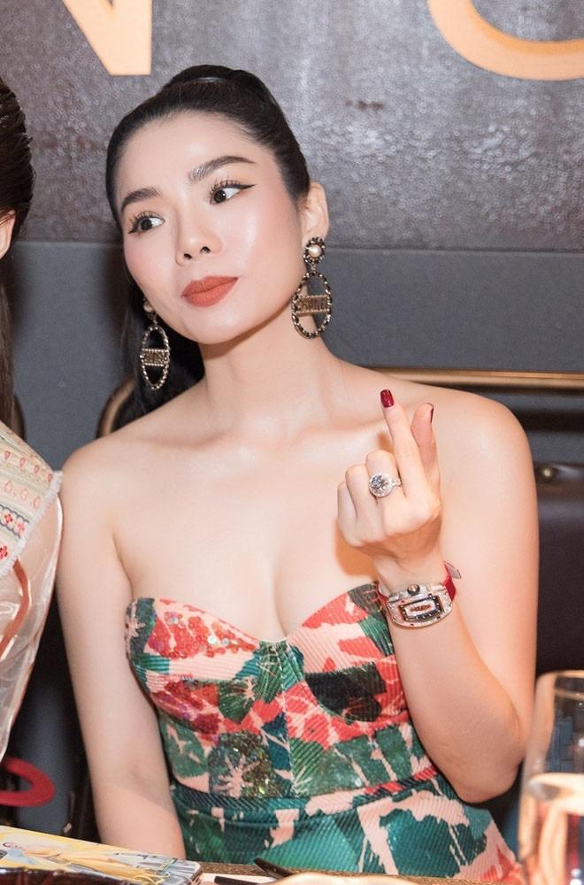 Bộ sưu tập đồng hồ gắn kim cương đắt đỏ bậc nhất thế giới của ca sĩ Lệ Quyên-4