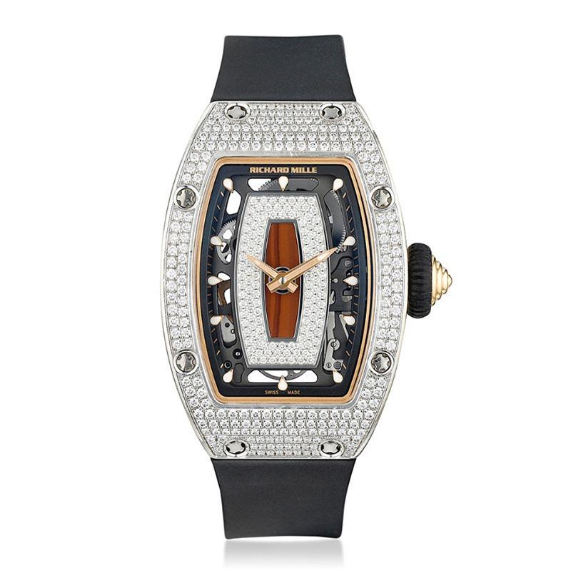 Bộ sưu tập đồng hồ gắn kim cương đắt đỏ bậc nhất thế giới của ca sĩ Lệ Quyên