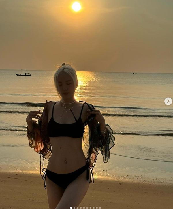 Phương Ly chăm diện váy ngắn nữ sinh, khoe eo quyến rũ-6