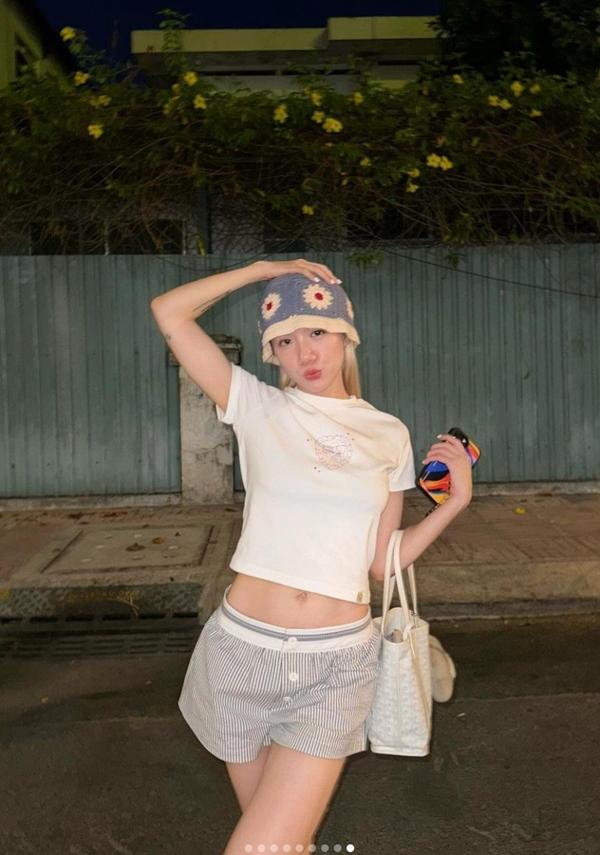 Phương Ly chăm diện váy ngắn nữ sinh, khoe eo quyến rũ-9