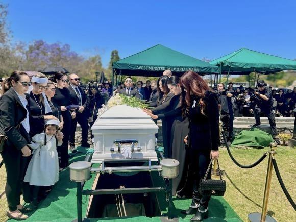 Ca sĩ Kim Ngân bất ngờ xuất hiện ở đám tang Đức Tiến, không còn minh mẫn vẫn nhắc nhớ chuyện trả ơn-2