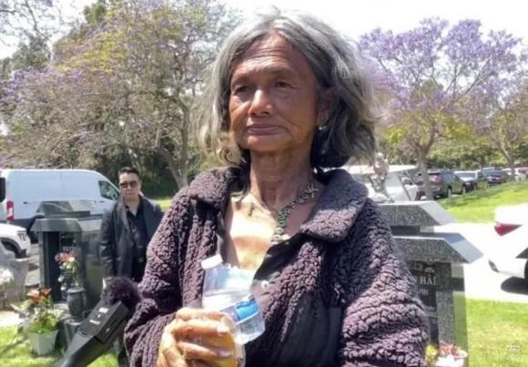 Ca sĩ Kim Ngân bất ngờ xuất hiện ở đám tang Đức Tiến, không còn minh mẫn vẫn nhắc nhớ chuyện trả ơn-3