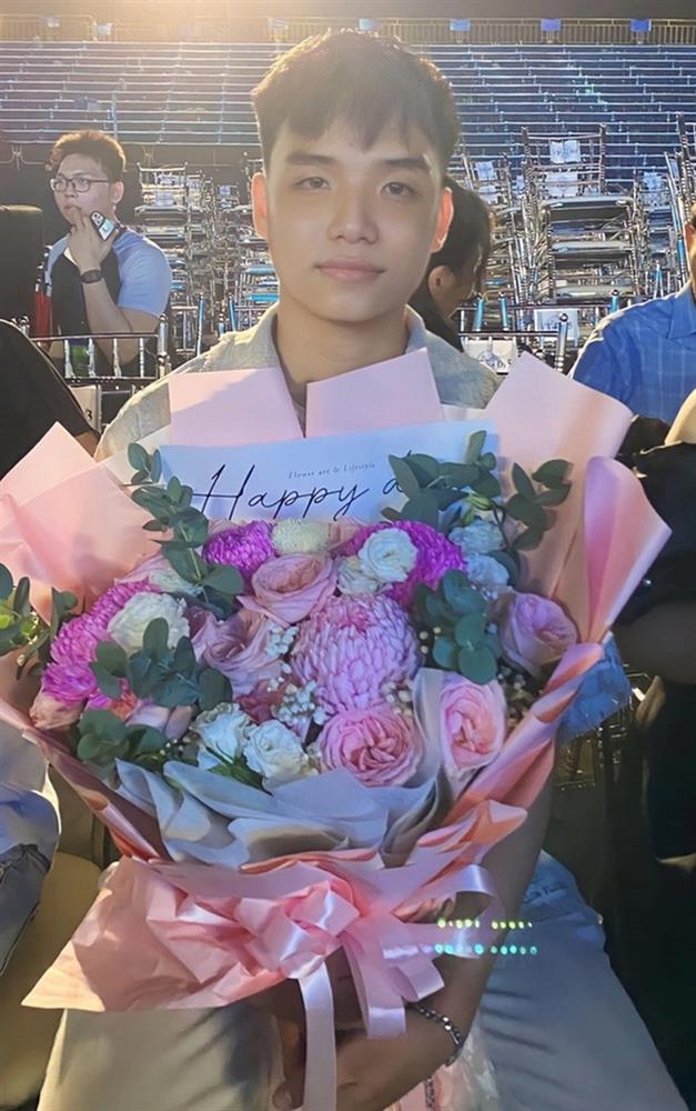 Bạn trai Hoa hậu Ý Nhi bị phát hiện 1 chi tiết đặc biệt, hoá ra đây là thái độ trong 1 năm yêu xa?-3