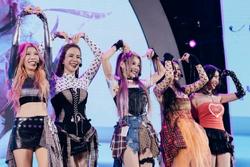 Netizen Trung Quốc nhá hàng về màn trình diễn của LUNAS ở Đạp gió, một chị đẹp bị lộ mang... 'phao' lên sân khấu!