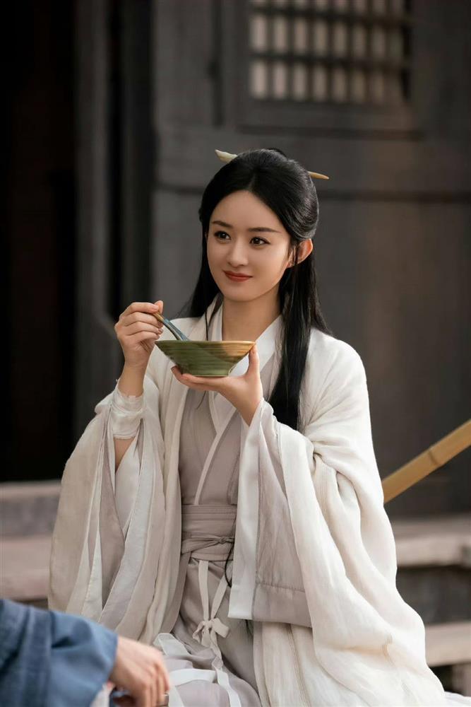 Triệu Lệ Dĩnh gây bão khi diễn cảnh nhảy lầu mà không nhờ diễn viên đóng thế-4