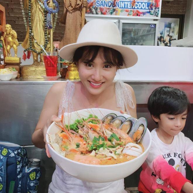 Nói không với cảnh nóng, người cãi nhau với đạo diễn, người thì chồng máu ghen lúc nửa đêm-11