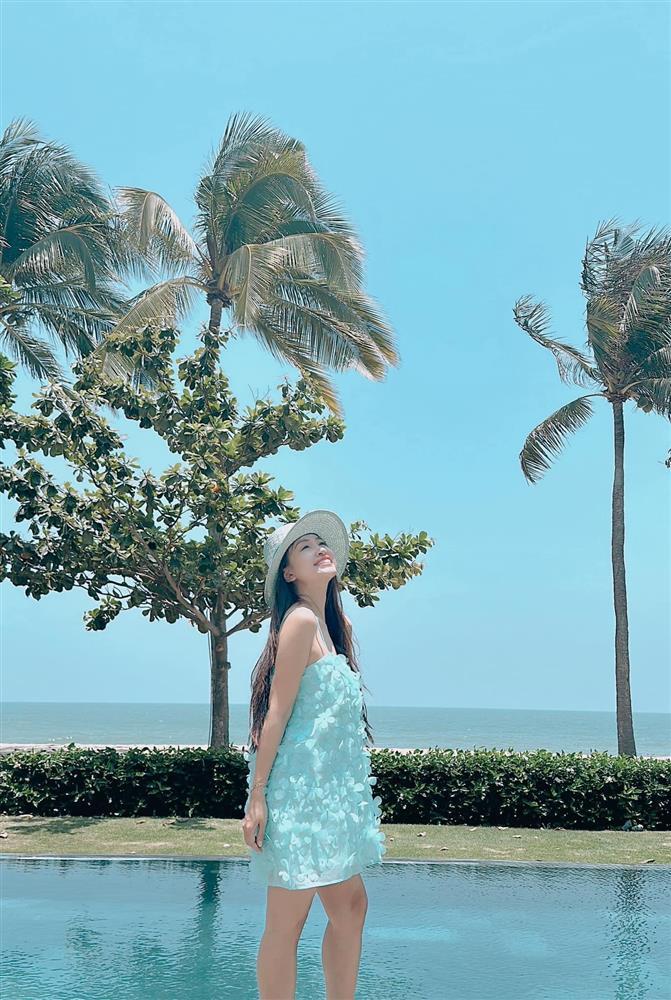 Vân Hugo hiếm hoi đăng ảnh bikini sau khi sinh con-7