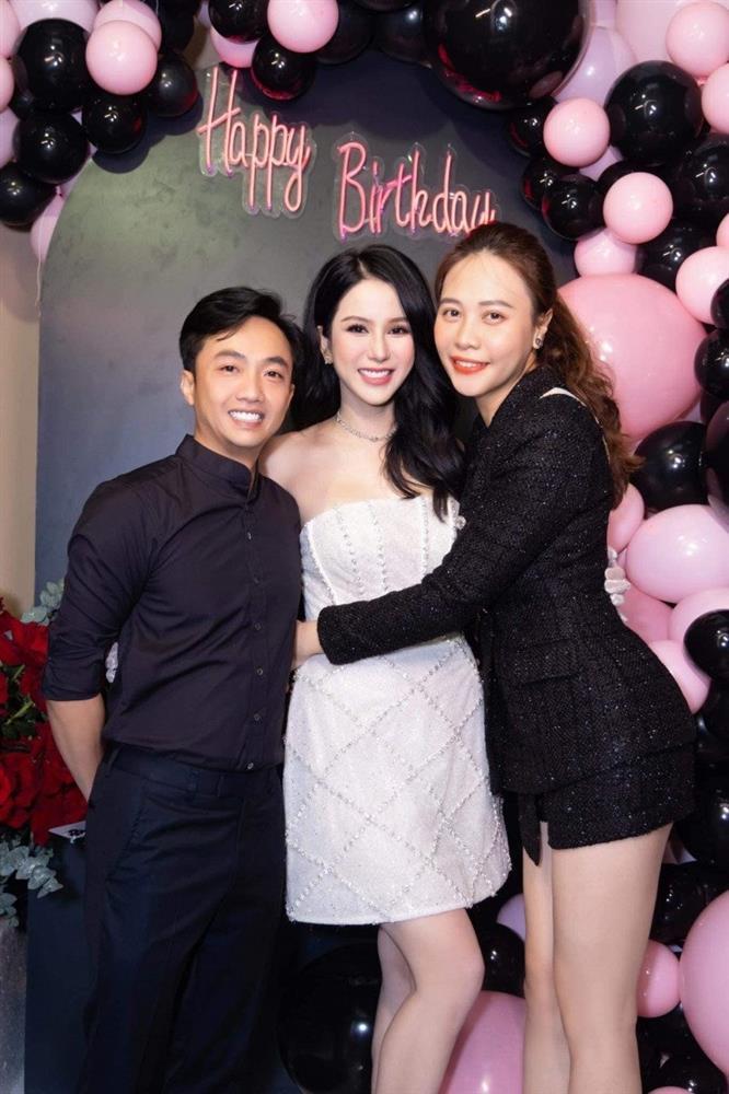 Đàm Thu Trang vịt hóa thiên nga sau 5 năm làm vợ Cường Đô la, từ gái quê nay ngày càng sang trọng-7