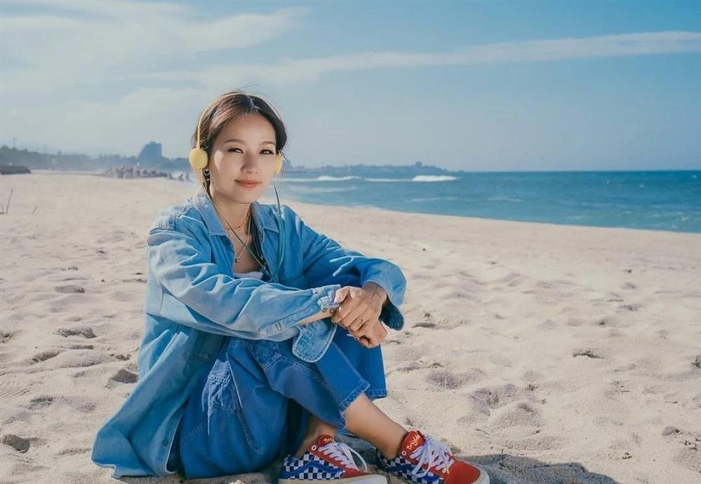 Nữ hoàng gợi cảm của showbiz từ bỏ cuộc sống sang chảnh để về quê làm nông-11