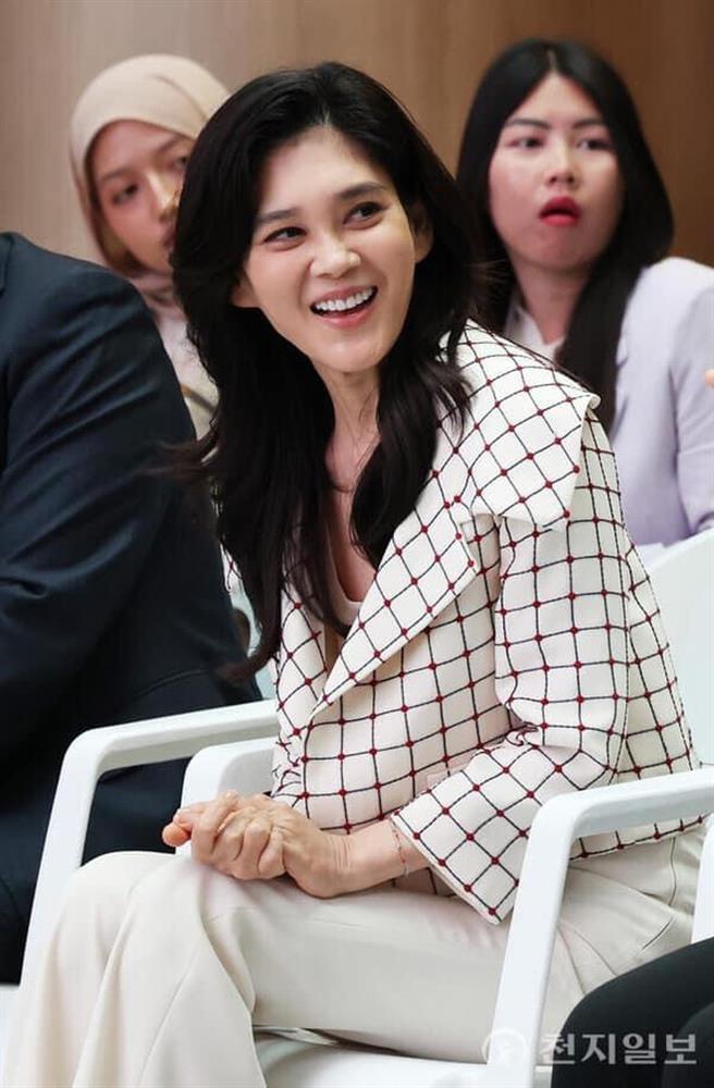 Đại công chúa Samsung xuất hiện tại sự kiện đặc biệt, gương mặt lộ rõ nét lão hóa khiến nhiều người tiếc nuối-4