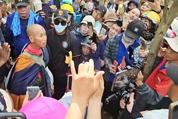 Ông Thích Minh Tuệ xin dừng việc bộ hành khất thực-2