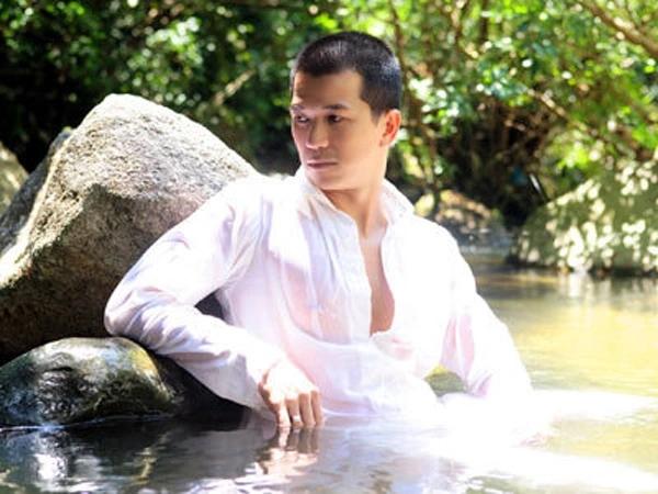 Lãng tử chân tình Vân Trường: Từng bị nói ăn theo Lam Trường, rời showbiz khi đang ở đỉnh cao, giờ làm thợ cắt tóc ở Mỹ, lẻ bóng ở tuổi U60-4