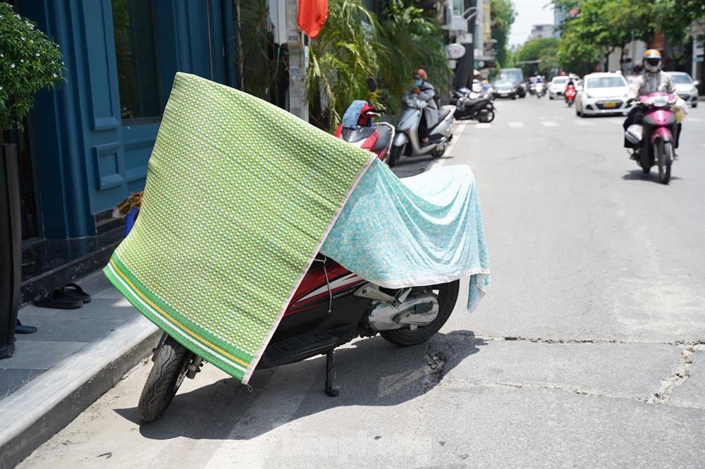 Hà Nội nắng rát mặt, mặt đường lên đến hơn 50 độ C-13