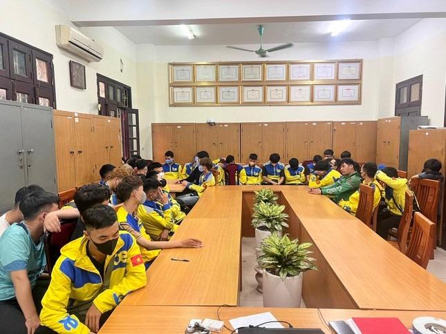 Công an triệu tập 100 tài xế xe ôm công nghệ trong vụ nội chiến ong vàng-1