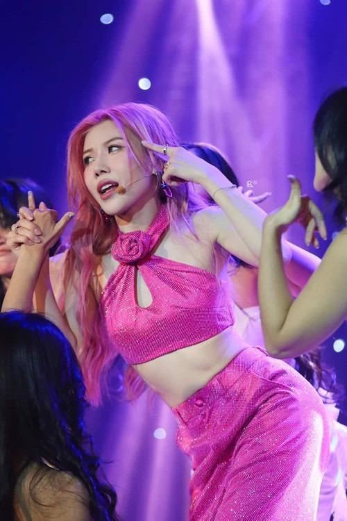 Nhóm chị đẹp Ninh Dương Lan Ngọc bị chê đánh nhau với âm nhạc-2