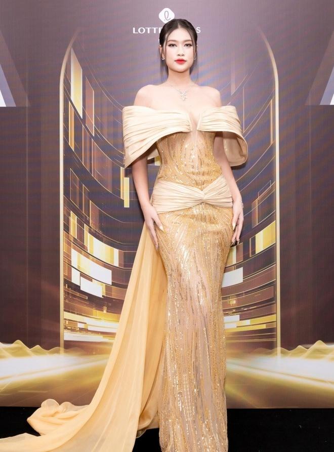 Thảm đỏ khởi động Miss Grand Vietnam 2024: Lê Hoàng Phương flex 1 món đồ, Á hậu Minh Nhàn khác lạ sau dao kéo-2