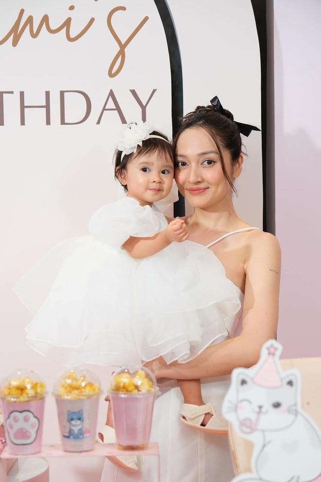 Sinh nhật 1 tuổi con gái Bảo Anh: Bé Misumi xinh như công chúa, gia đình Trường Giang và dàn sao tham dự-3