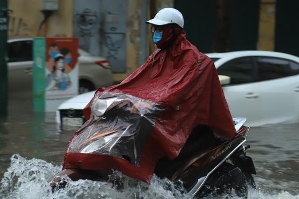 Dự báo thời tiết 5/6/2024: Hà Nội mưa to và giông, TP.HCM tăng nhiệt nắng nóng-3