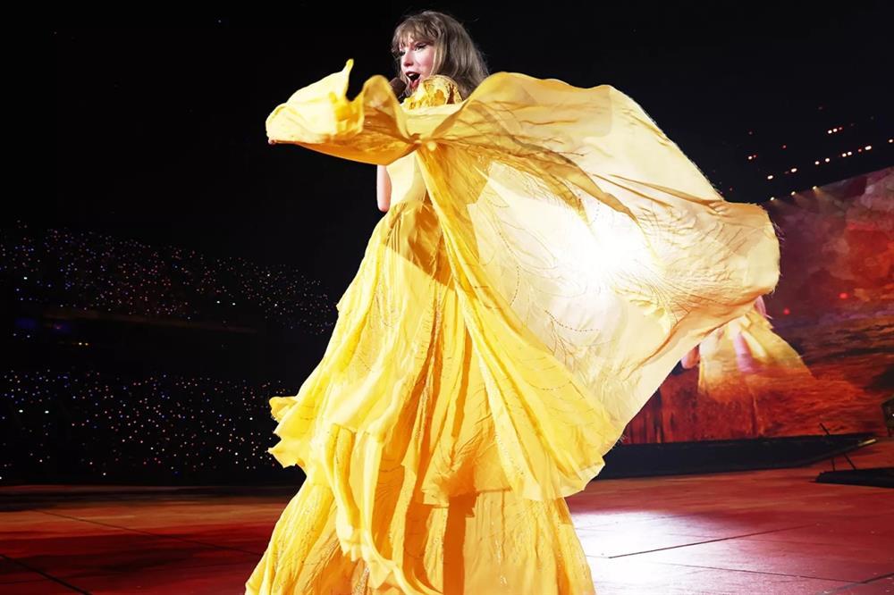 Cận cảnh những bộ cánh ấn tượng của Taylor Swift trong Eras Tour ở châu Âu-3