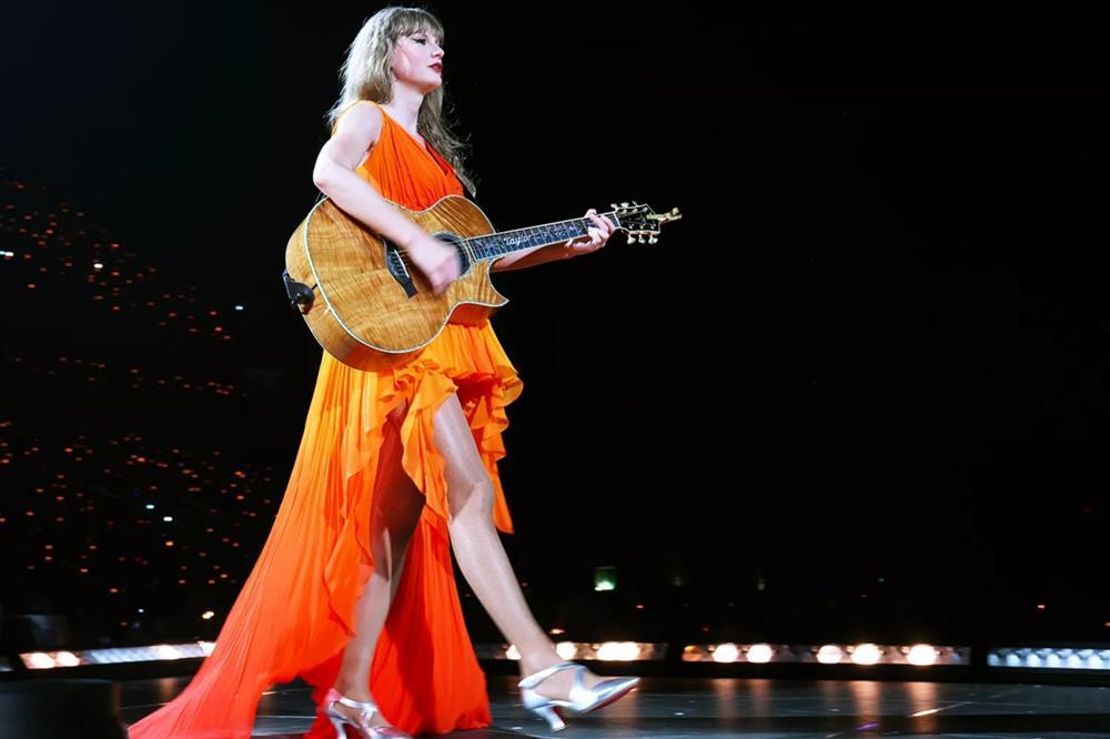 Cận cảnh những bộ cánh ấn tượng của Taylor Swift trong Eras Tour ở châu Âu-7