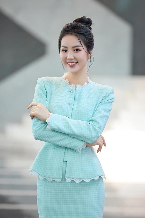 Nhan sắc xinh đẹp và bí quyết hack tuổi của BTV Thụy Vân-4