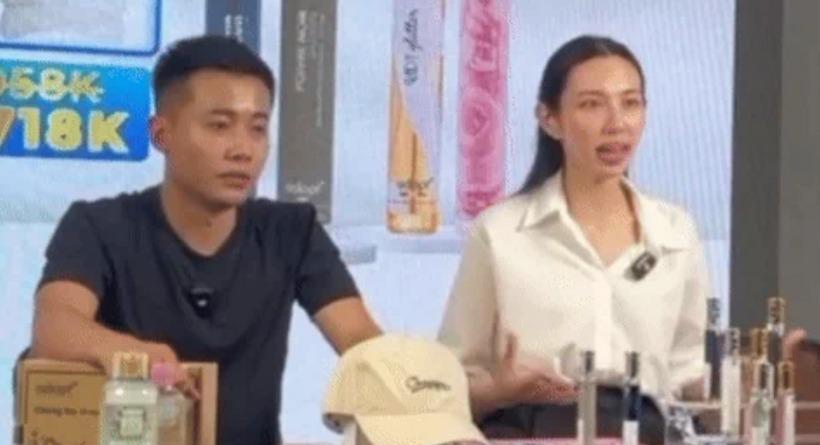 Hoa hậu Thuỳ Tiên giữ khoảng cách với Quang Linh trên buổi livestream mới nhất