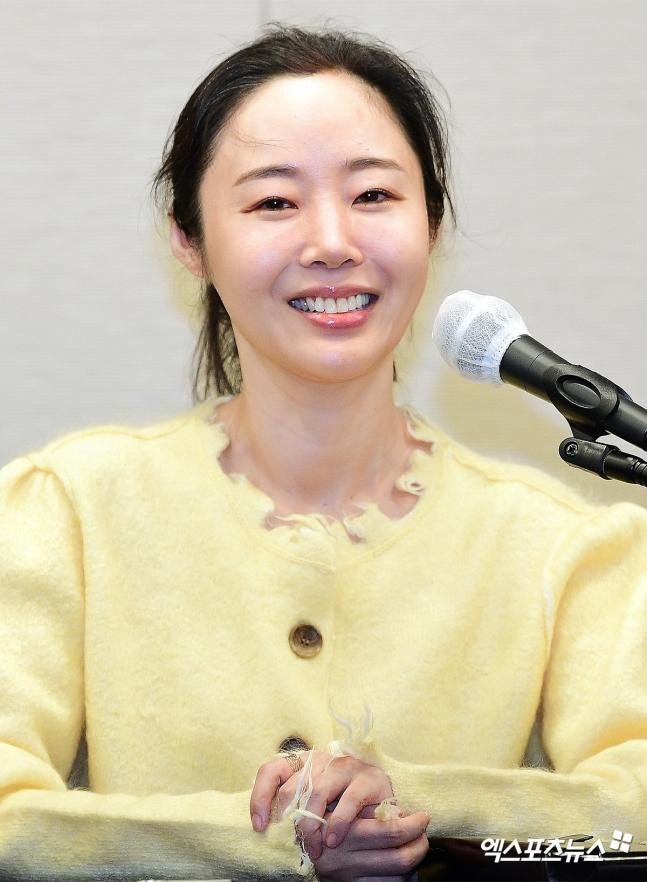 Người phụ nữ chiến thắng đế chế giải trí khoe visual cạnh biểu tượng nhan sắc Kpop-2