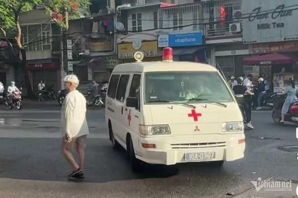 Thí sinh hớt hải đến điểm thi vào lớp 10 ở TPHCM-12