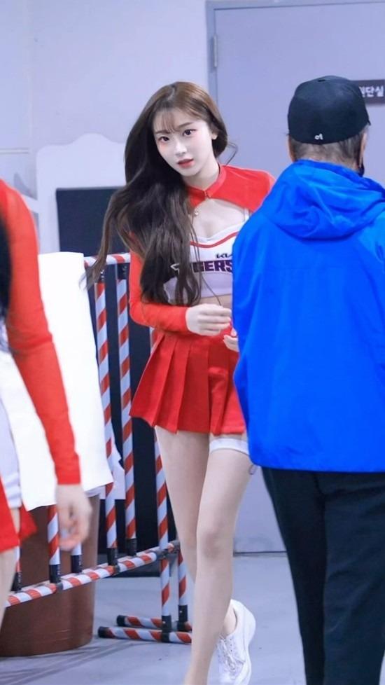 Làm náo loạn khán đài, fan nam truy tìm info hot girl 2k5 xinh như thiên thần-3