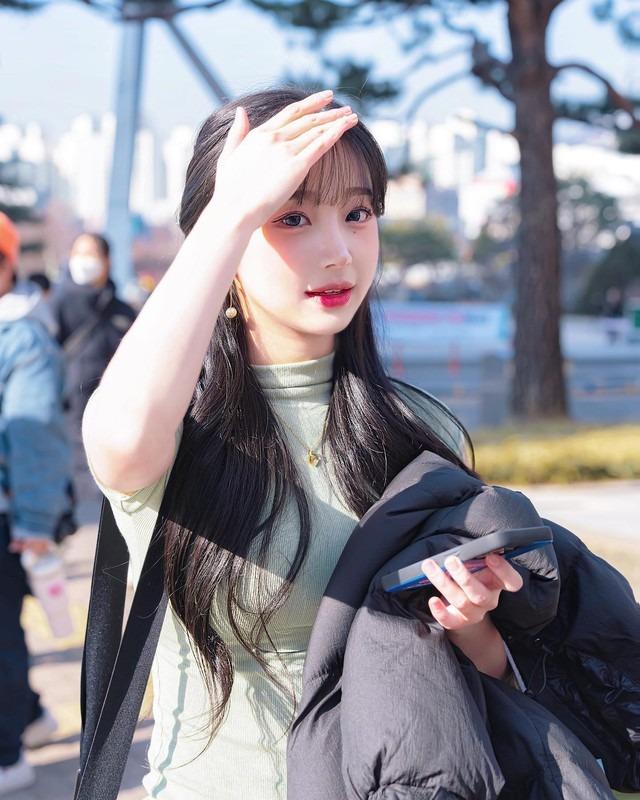 Làm náo loạn khán đài, fan nam truy tìm info hot girl 2k5 xinh như thiên thần-6