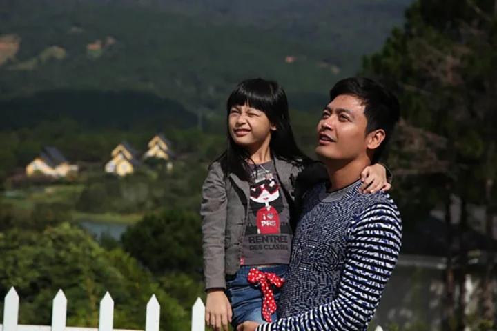 Sau 10 năm xuất hiện trong Bố Ơi, Mình Đi Đâu thế?, con gái Phan Anh có nhiều thay đổi bất ngờ, dự đoán là mỹ nhân tương lai-1