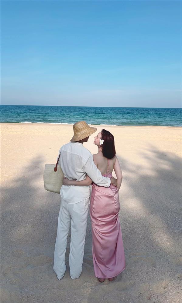 Diễn viên Hương Giang khoe vòng một nóng bỏng-1