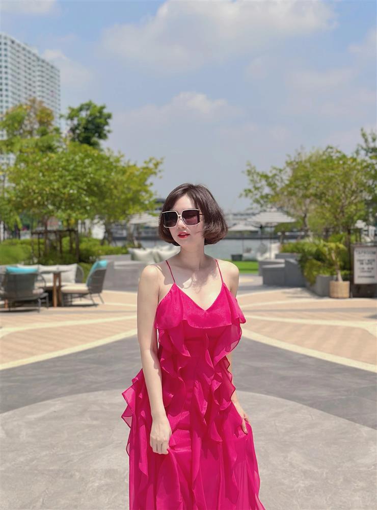 Diễn viên Hương Giang khoe vòng một nóng bỏng-2