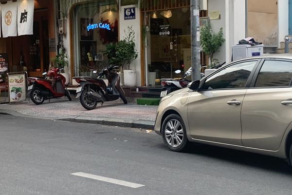 Miền Bắc xuất hiện mưa đặc biệt lớn, Hà Nội sấm sét vang trời kèm gió mạnh-2