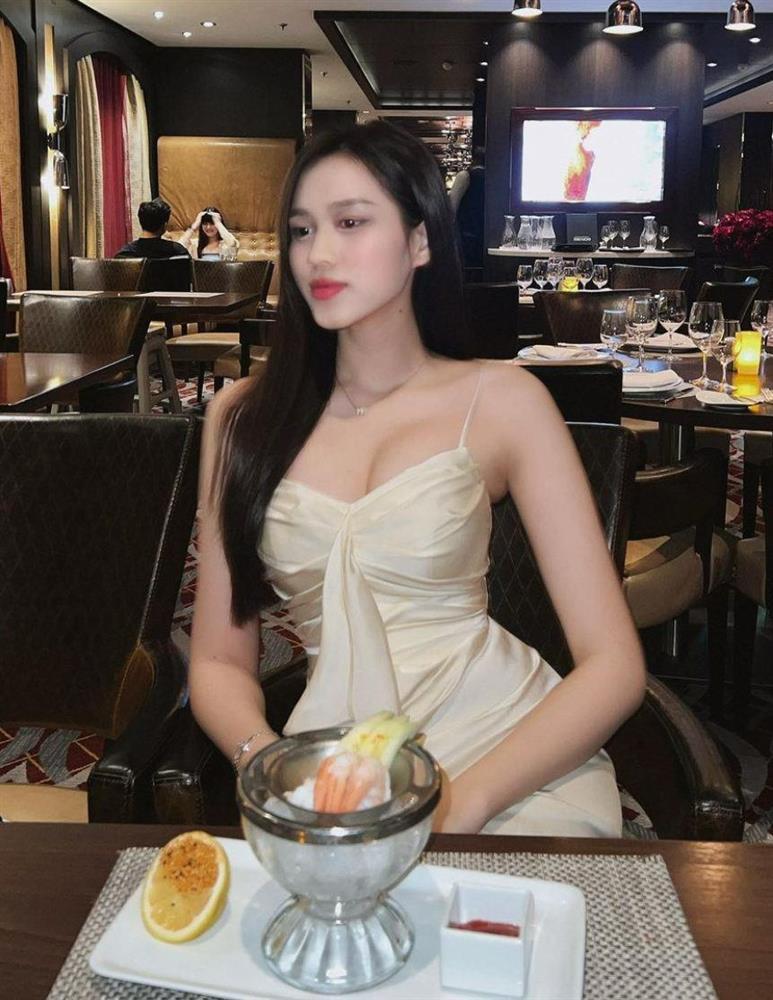 Người đẹp cấy lúa mặc áo xuyên thấu quyến rũ, khoe body gợi cảm hoàn hảo-4