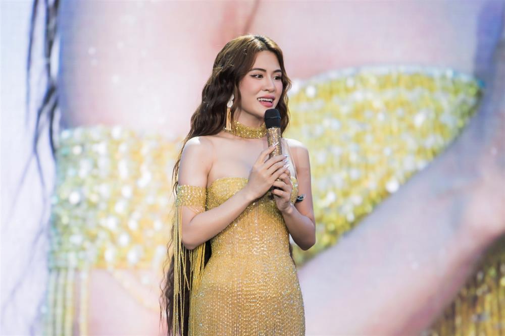 2222 khán giả tại Hạ Long vẫn ở lại xem show Hà Nhi tới phút cuối cùng dù mất điện 22 phút-5