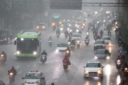Miền Bắc xuất hiện mưa đặc biệt lớn, Hà Nội sấm sét vang trời kèm gió mạnh