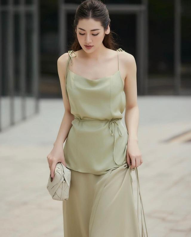 Học Á hậu Tú Anh biến những outfit mùa hè thường ngày không nhàm chán-3