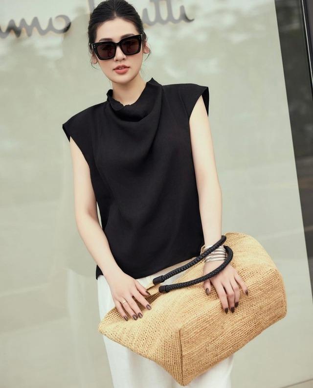 Học Á hậu Tú Anh biến những outfit mùa hè thường ngày không nhàm chán-5