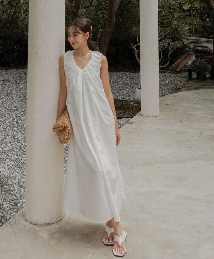 Kiểu váy trắng dễ chịu và mát mẻ được yêu thích trong mùa hè-2
