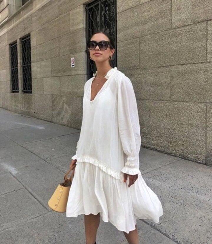 Kiểu váy trắng dễ chịu và mát mẻ được yêu thích trong mùa hè-5