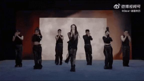 Điểm chung đáng lo ngại của Rosé (BLACKPINK) và Địch Lệ Nhiệt Ba-1